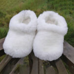 Pantuflas peludas de oveja cerradas Roots