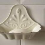 Jabonera enlozada blanca Roco - Imagen 2