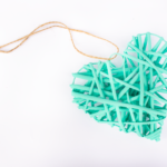 Corazon de mimbre menta colgante